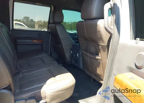 2011 Ford F-250 Lariat z USA, uszkodzony, nr VIN 1FT7W2BT4BEA25697